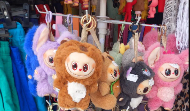 Efectul planului britanic de acces extins la piața chineză: păpușile Labubu își deschis sediu european în Londra