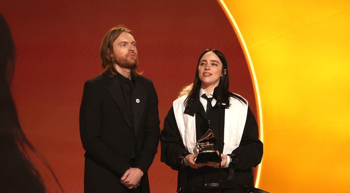Billie Eilish, mesaj dur împotriva ICE pe scena premiilor Grammy: „Nimeni nu este ilegal pe un pământ furat”