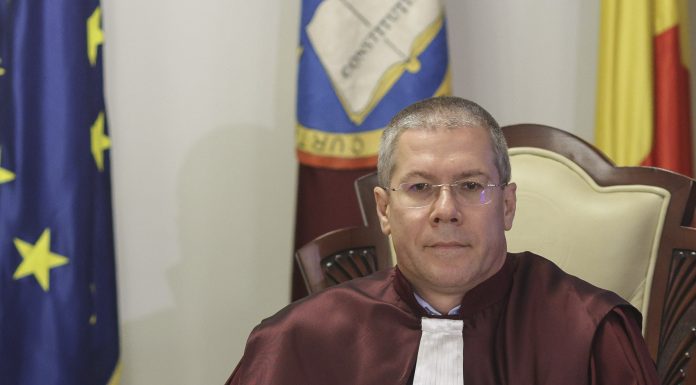 Curtea de Apel judecă azi o cerere de anulare a decretului de numire a lui Dacian Dragoș la CCR