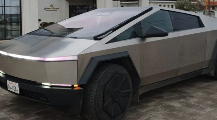 Motivul pentru care un bulgar cu un vehicul Tesla Cybertruck n-a ajuns mai departe de Lugoj, după ce a intrat în România