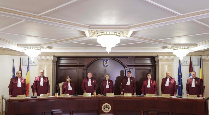 Proiect de modificare a Legii CCR, iniţiat de parlamentari PNL – Boicotarea lucrărilor Curţii Constituţionale nu mai e o opţiune. Absenţele nemotivate, sancţionate financiar. Judecătorii Curţii pot fi revocaţi dacă sunt incompatibili sau dacă absentează