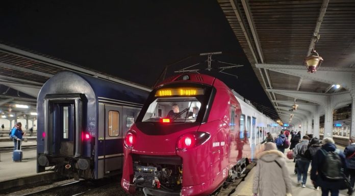 Trafic feroviar în haos, după ce o șină s-a rupt pe raza Sucursalei Regionale de Căi Ferate Craiova. Trei trenuri, oprite în staţii