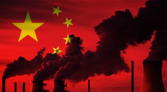 De ce China construiește atât de multe centrale pe cărbune, în ciuda boom-ului industriei energiei solare și eoliene