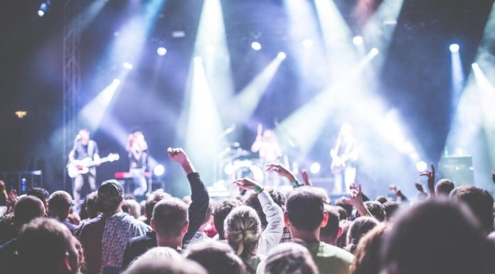 Netflix va transmite în direct concertul unei trupe celebre care revine pe scenă după patru ani