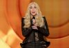 Val de momente stânjenitoare pentru Cher la gala Grammy. Artista a primit un premiu pentru întreaga carieră. Cum a decurs prima sa apariție pe scena de la Los Angeles din ultimii 18 ani