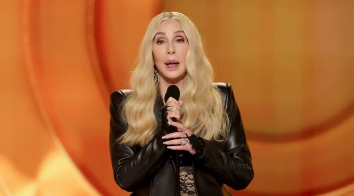 Val de momente stânjenitoare pentru Cher la gala Grammy. Artista a primit un premiu pentru întreaga carieră. Cum a decurs prima sa apariție pe scena de la Los Angeles din ultimii 18 ani