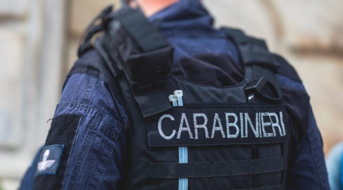 Doi minori români, frați, au fost arestați în Italia. Sunt suspectați că au jefuit, răpit și bătut o persoană