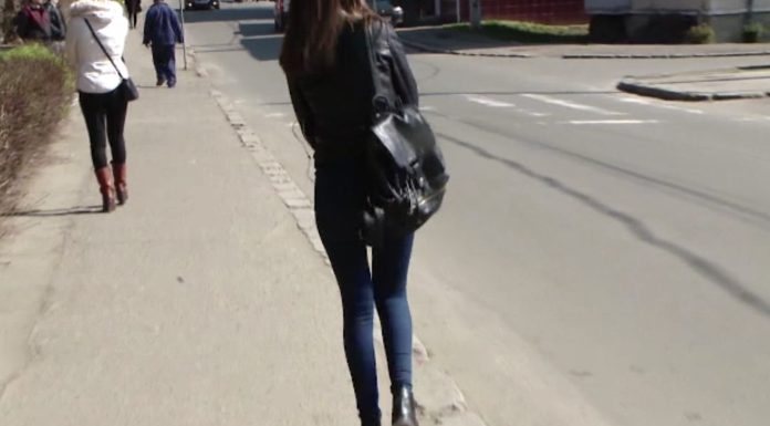 Mediator la un liceu din Roman, arestat pentru că trăia cu o elevă de 14 ani. Cum i-a câștigat încrederea