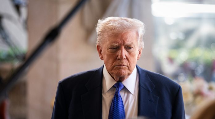 Reacția lui Trump după ce a fost ținta glumelor și ironiilor la gala premiilor Grammy: „Cred că o să-mi trimit avocații”