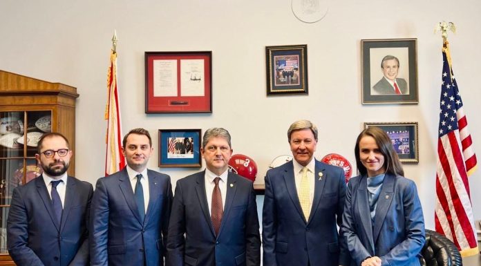 Oana Ţoiu, discuţii cu Mike Rogers, Preşedintele Comisiei pentru Apărare din Camera Reprezentanţilor, la Washington: Consolidăm legăturile diplomatice cu Legislativul american şi am transmis invitaţia de a vizita România în 2026