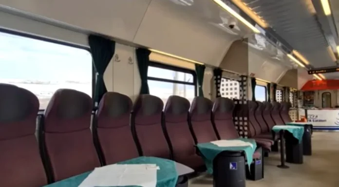 Masă chiar în tren. Pe ruta București-Arad și retur există un restaurant pe șine