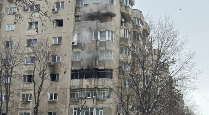 Incendiu într-un bloc din Sectorul 5 al Capitalei. O persoană a suferit arsuri
