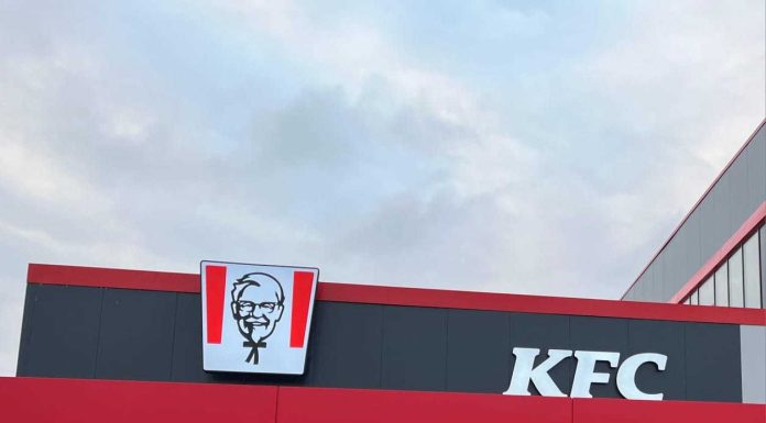Premieră KFC în București, la deschiderea unui Drive Thru FOTO