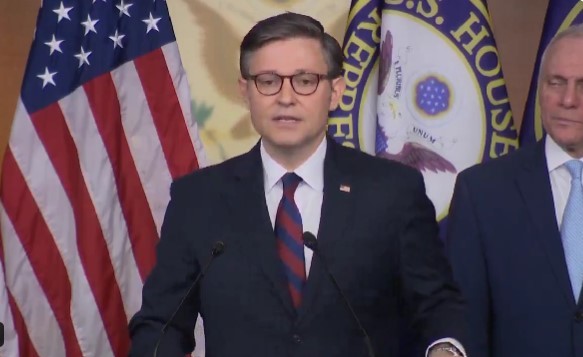 Preşedintele Camerei Reprezentanţilor, Mike Johnson, spune că are voturile necesare pentru a pune capăt blocajului parţial al guvernului SUA, până marţi
