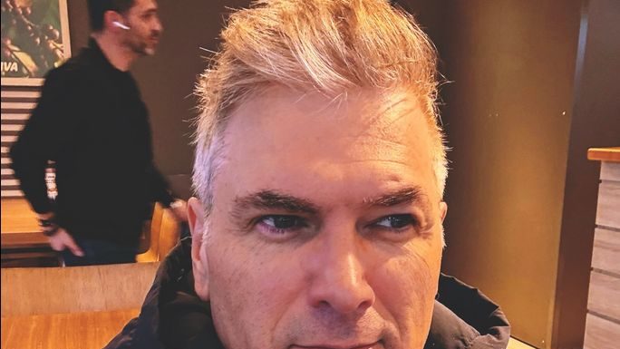 Mircea Radu, fotografie rară alături de mama sa. ”Nu există zi în care să nu deschid ușa pe care am închis-o atunci”