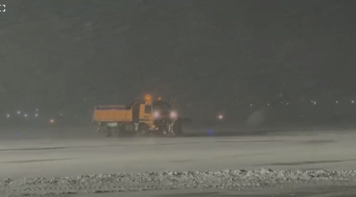 Trafic aerian în condiţii de iarnă, fără perturbări, pe aeroporturile din Capitală – FOTO, VIDEO