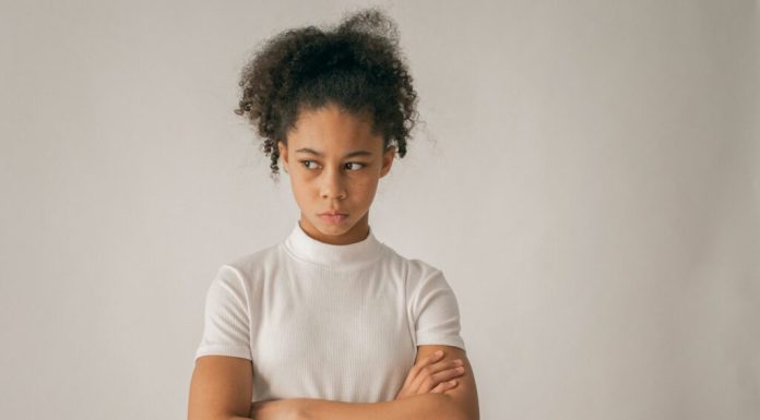 Noi cercetări arată cum se poate manifesta diferit anxietatea socială în rândul adolescenților