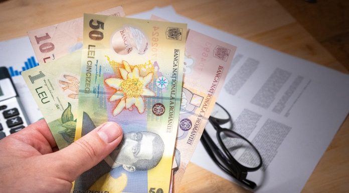 Anii următori nu aduc vești bune pentru bugetari. Vor avea parte de creșteri mici sau chiar noi înghețări la salarii. Ținta ar fi să se revină la nivelul din 2022-2023