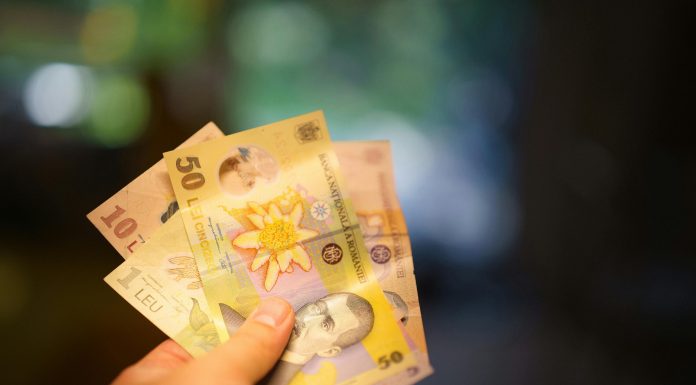 România este în topul țărilor din UE cu cele mai mici salarii minime pe economie