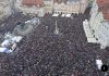 Cehia: Zeci de mii de oameni au ieşit în stradă pentru a-l susţine pe preşedintele Pavel