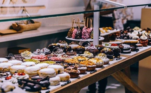 Amenzi în valoare de aproape 3,5 milioane de lei, date de inspectorii ANSVSA după controale la cofetării şi patiserii