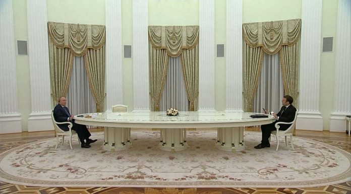 Macron, gata să reia dialogul cu Putin