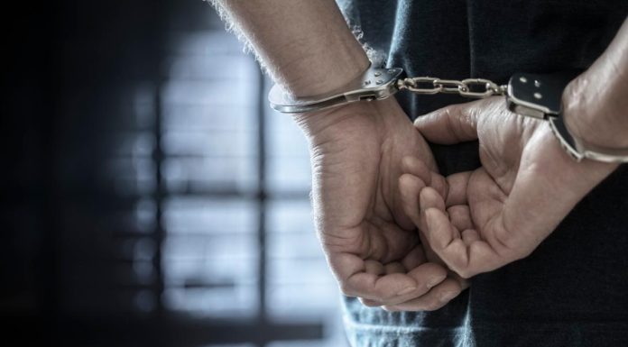 Profesor din Argeș, reținut într-un dosar de agresiune sexuală asupra unei eleve de 13 ani. Ce i-a făcut minorei