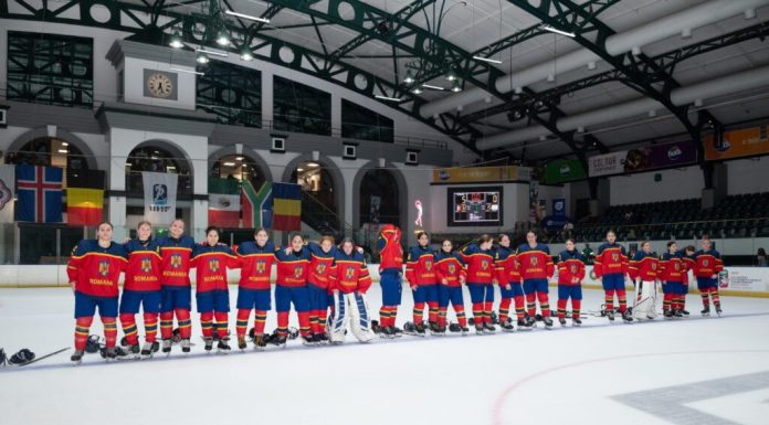 Hochei. România promovează a 2-a oară consecutiv la junioare U18. Antrenorul Varga: Sunt eroine!