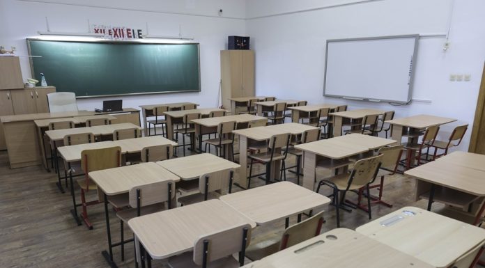 Ministerul Educaţiei: Programul şcolar, afectat din cauza vremii în cinci unităţi de învăţământ din Vâlcea, Dolj, Mehedinţi şi Argeş / În patru unităţi cursurile se desfăşoară online, iar într-o şcoală au fost suspendate