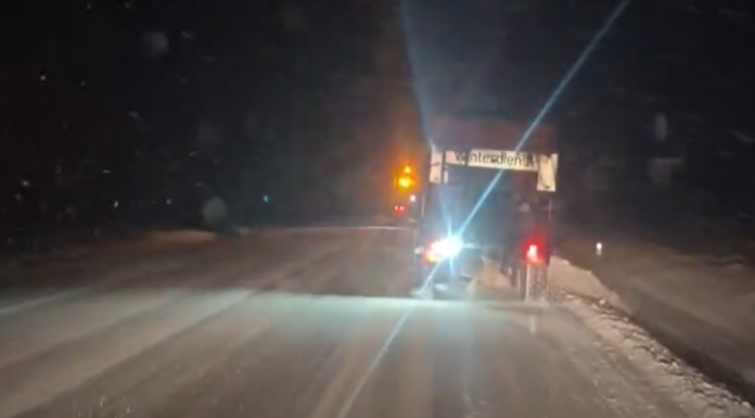 Ninsori abundente în Oltenia. Peste 280 de utilaje au intervenit pe drumurile din regiune