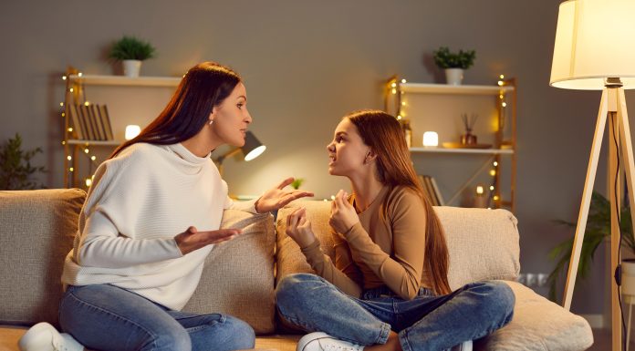 Studiu european: 1 din 3 tineri și-a lovit cel puțin o dată părinții. Cei mai violenți, la vârsta de 13 ani. Ce soluții ar fi