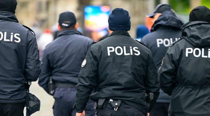 Șaisprezece persoane și-au pierdut viața, iar 30 au fost rănite în două accidente rutiere în Turcia