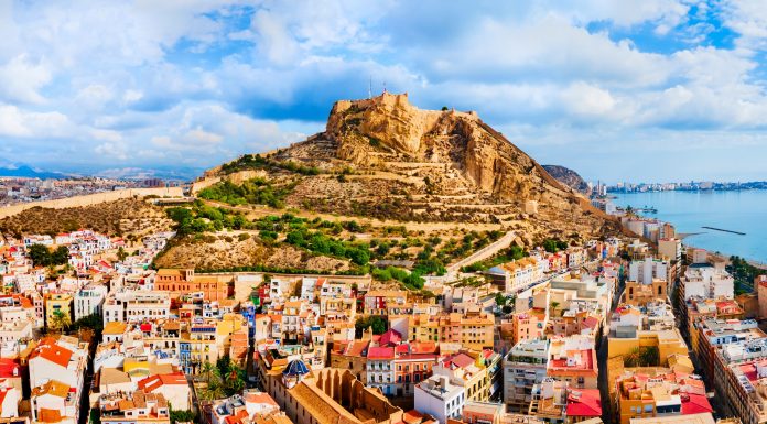 Spania a fost vizitată de un număr record de 96,77 milioane de turişti străini în 2025