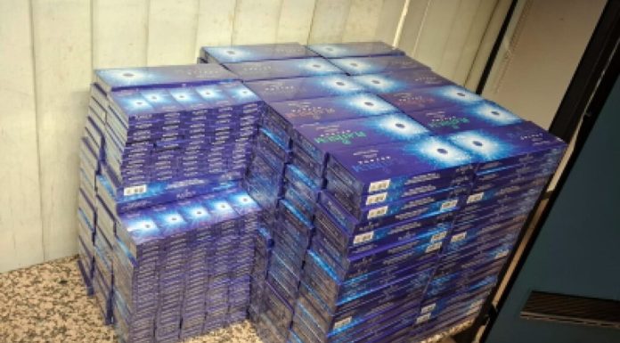 Români prinși cu aproape 9.000 de pachete de țigări nedeclarate pe Aeroportul Otopeni