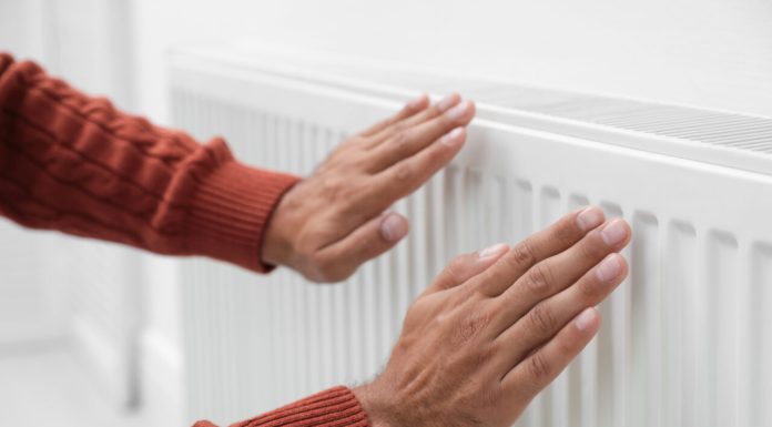 Locuitorii din Motru au rămas fără căldură și apă caldă din cauza datoriilor mari. Furnizorul local de agent termic are de încasat de la asociațiile de proprietari 15 milioane de lei