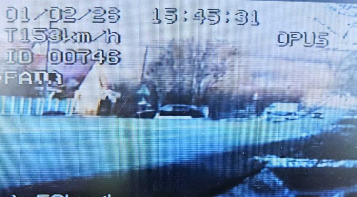 Botoşani: Un şofer a fost înregistrat de aparatul radar în timp ce circula cu 153 km/h pe un sector de drum unde limita de viteză este de 50 km/h / El a rămas fără permis pentru patru luni – FOTO