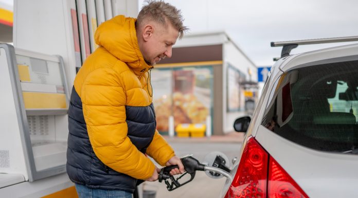 Prețurile carburanților au crescut din nou în stații. Cât costă un litru de benzină și motorină după majorări
