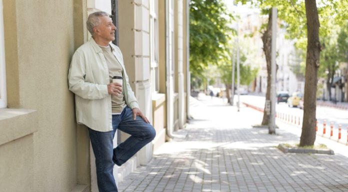 Mersul pe jos protejează împotriva demenței. Descoperirea surprinzătoare după 6 ani de cercetare