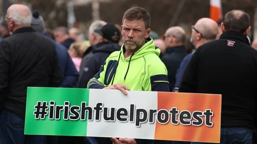 Irlanda scoate armata pe străzi pentru a înăbuși protestele masive contra creșterii prețurilor
