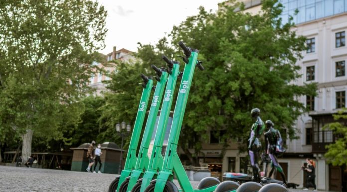 Primul oraș din România care introduce în trafic trotinete electrice cu „autopilot”. Ce fac în apropierea școlilor