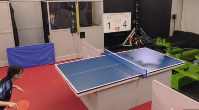 Jucătorii profesioniști de tenis de masă, provocați la un meci de un robot. „Ace” învață să joace doar din experiența acumulată, spun programatorii
