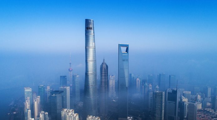 Cea mai înaltă clădire din lume, aproape gata. După 18 ani de așteptare, zgârie-norul din China va fi inaugurat