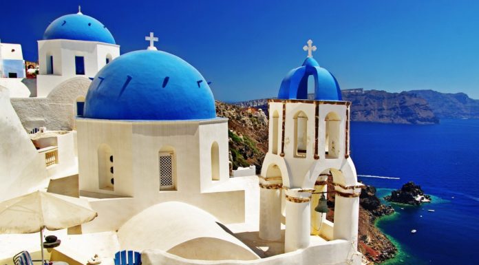 Vești rele pentru turiștii obezi! Aceștia nu mai au voie pe măgăruși în Santorini