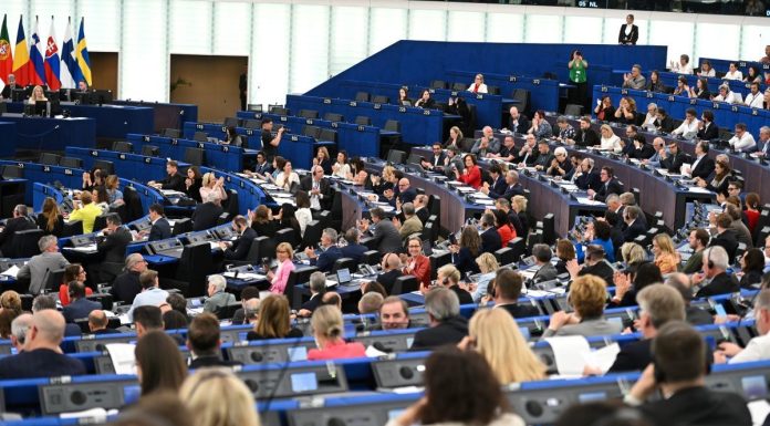 Parlamentul European: Violul trebuie definit pe baza absenţei consimţământului în toate ţările UE / Tăcerea, lipsa rezistenţei sau relaţia anterioară nu trebuie să implice consimţământul / Una din douăzeci de femei din UE a fost violată