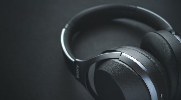 Căști de gaming wireless: la ce să fii atent ca să nu sacrifici sunetul pentru comoditate