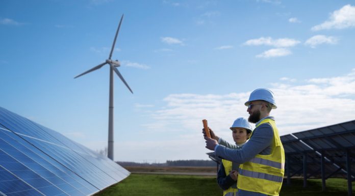 De ce unele țări sunt copleșite de scumpiri la energie și alte nu. Sursele regenerabile, „cheia” care ține sub control șocul facturilor în UE