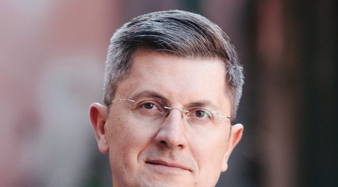 Dan Barna, europarlamentar USR, susţine că o soluţie ar fi ca şeful statului să ceară partidelor un moratoriu de câteva luni, fără moţiuni de cenzură, pentru a nu pune în pericol PNRR şi SAFE: Este una dintre variante, să continue guvernarea minoritară