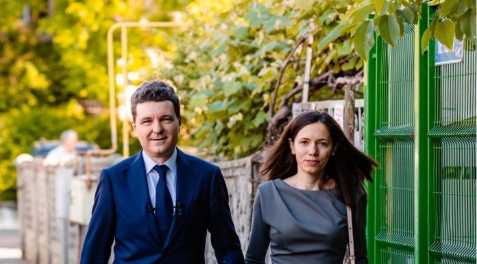 Preşedintele Nicuşor Dan spune că s-ar putea muta într-o locuinţă de protocol la vară, când e vacanţa copiilor / Despre Vila Lac: Nu, acolo e prea izolat şi pentru copii nu cred că e bine. Dar undeva într-un cartier, poate