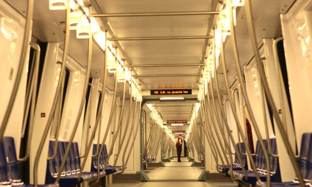 Metrorex: O bucată de tavan a căzut în tunelul de metrou, între stațiile 1 Mai și Jiului. Circulația e întreruptă