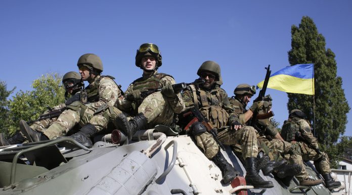 Soldaţi ucraineni lăsaţi înfometaţi pe linia frontului. Un comandant a fost demis după ce au fost dezvăluite imagini şocante